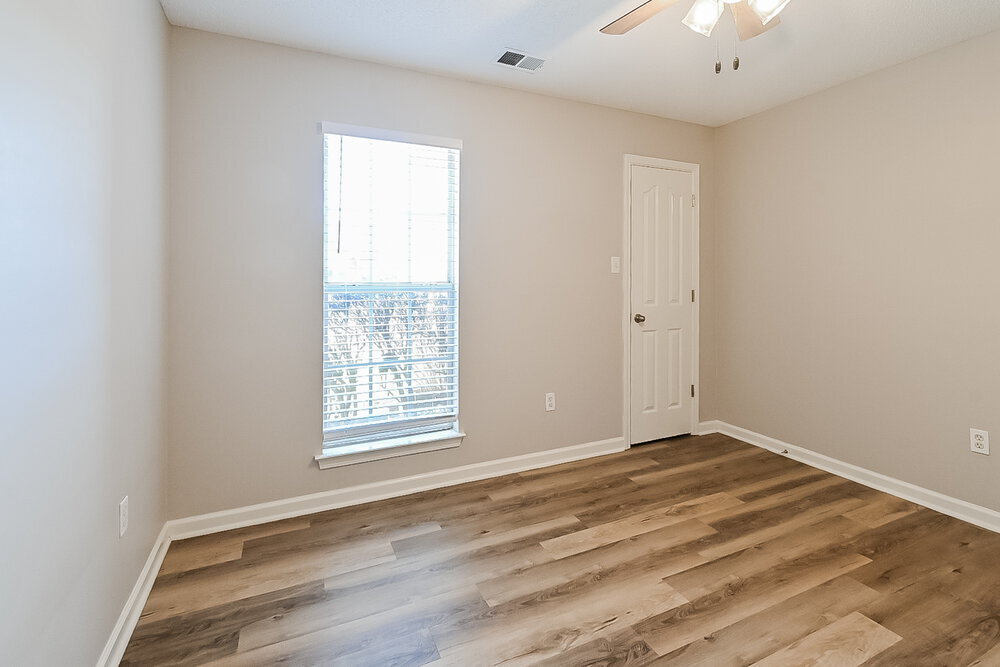 Building Photo - 703 Timber Creek S