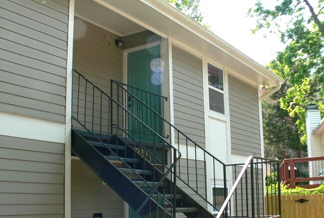 Building Photo - 815 Clay St
