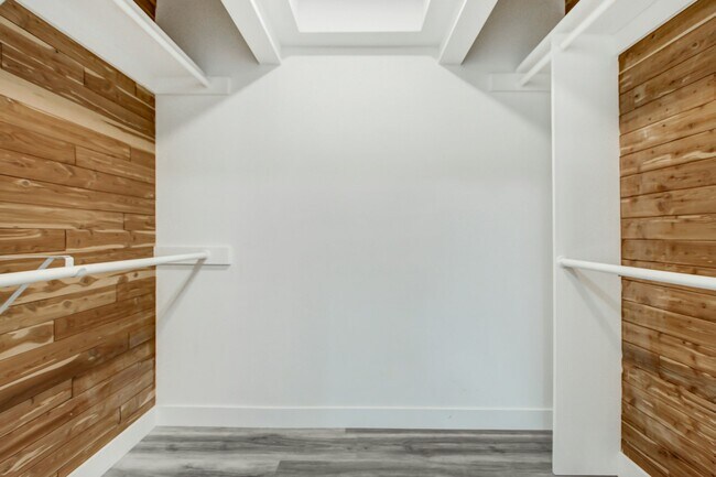 Building Photo - 1745 N Holbrook St