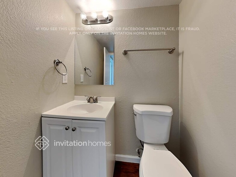 Building Photo - 2165 Cedarbrook Dr