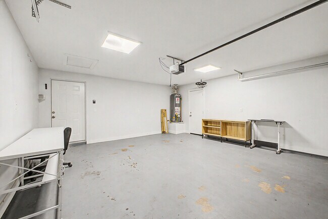 Building Photo - 3701 E Ludlow Dr