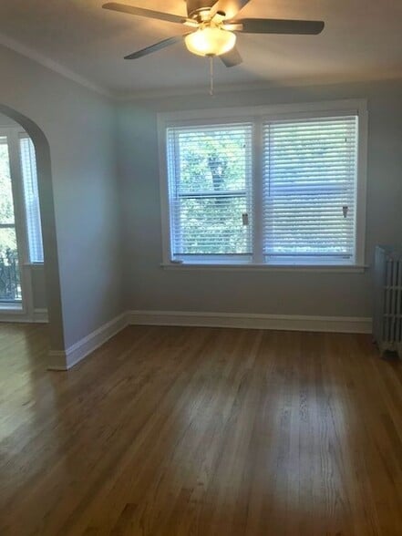 Building Photo - 4858 N Hermitage Ave