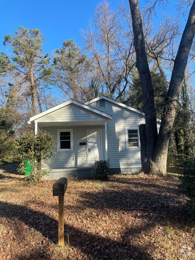 Building Photo - Charming 2 bedroom bungalow