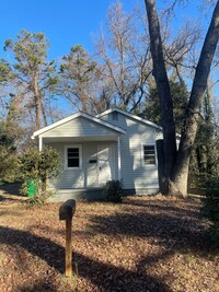 Building Photo - Charming 2 bedroom bungalow