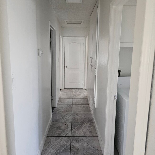 Building Photo - Upgraded 5-Bedroom Home with Open Floor Plan & Large Lot!