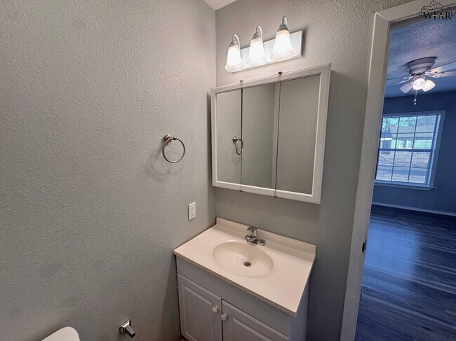 Building Photo - 2939 Parish St