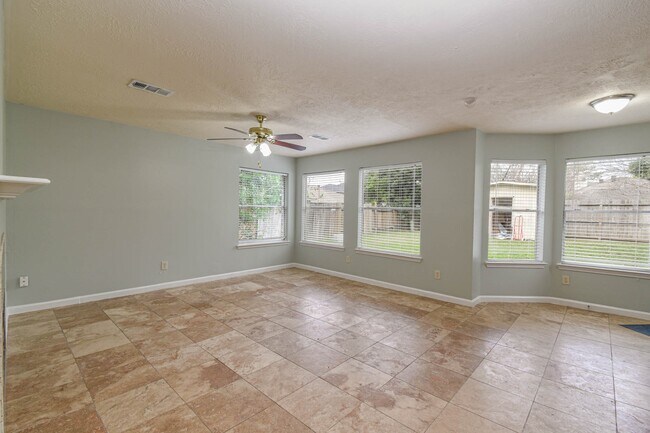 Building Photo - 16818 Parliament St