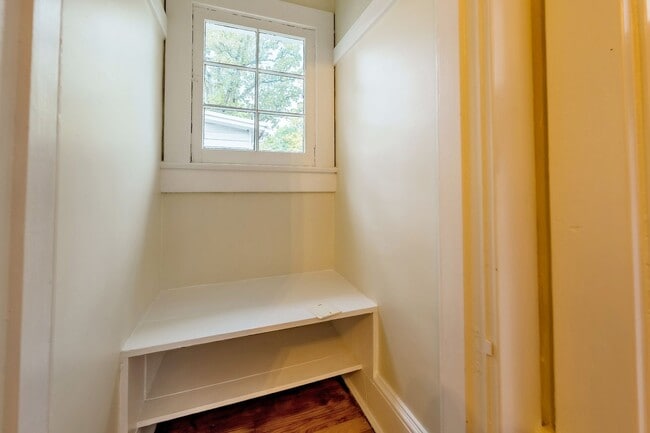 Building Photo - Classic Chevy Chase Charm in NW DC Availab...