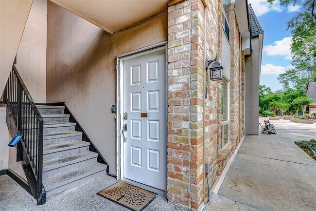 Building Photo - 1800 Stoney Brook Dr