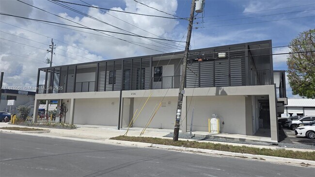 Building Photo - 4124 E 8th Ct