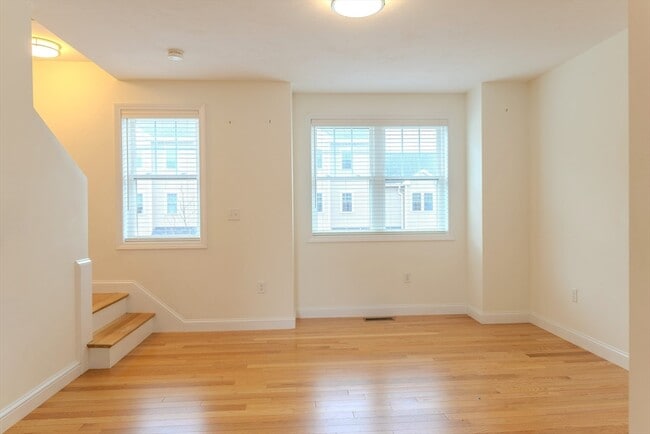 Building Photo - 7 Gorham St