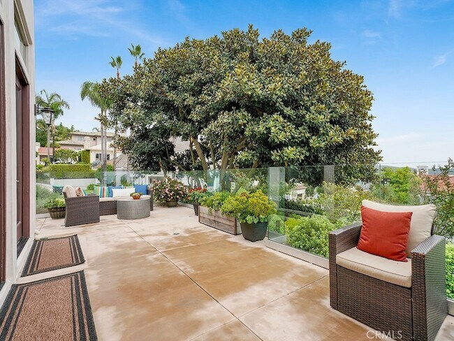 Building Photo - 75 Marbella