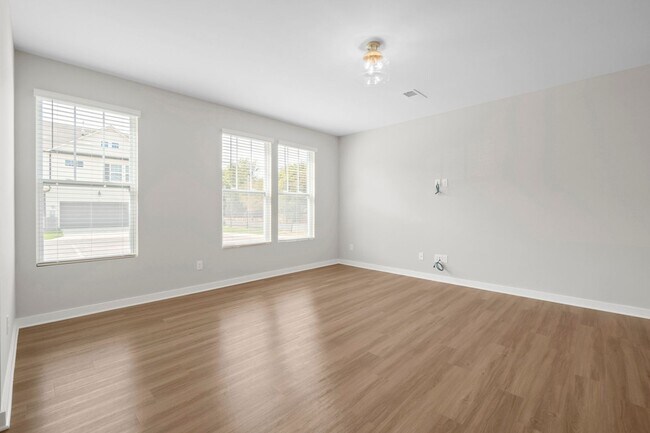 Building Photo - Brand New Construction Luxury Townhome in Pineville