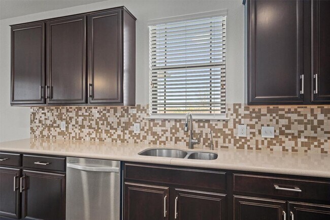 Building Photo - 12036 Pecangate Way