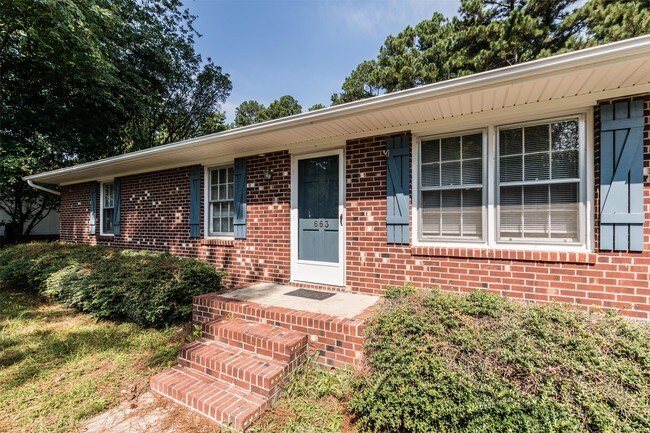 Building Photo - 663 Raymond Dr