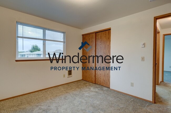 Building Photo - Two Bedroom Apartment in Coupeville