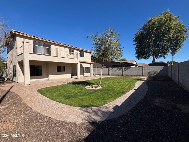 Building Photo - 12849 W Weldon Ave