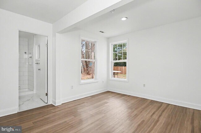 Building Photo - 312 E Gordon St