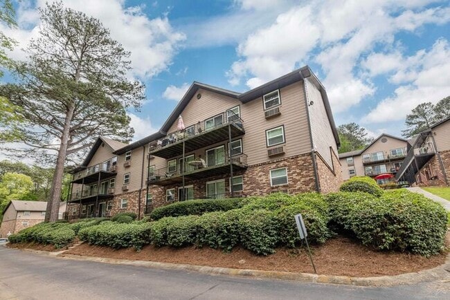 Building Photo - Spacious 1-Bedroom Living Near Emory & Toco Hills | 672 SF