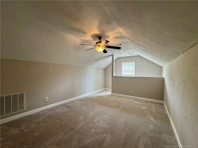 Building Photo - 230 Hunters Creek Dr
