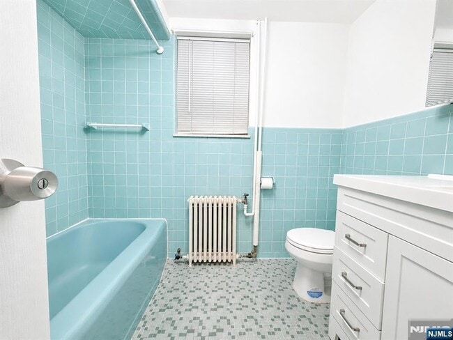Building Photo - 343 Tremont Ave