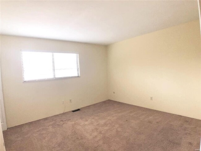 Building Photo - 425 Ponderosa Ave