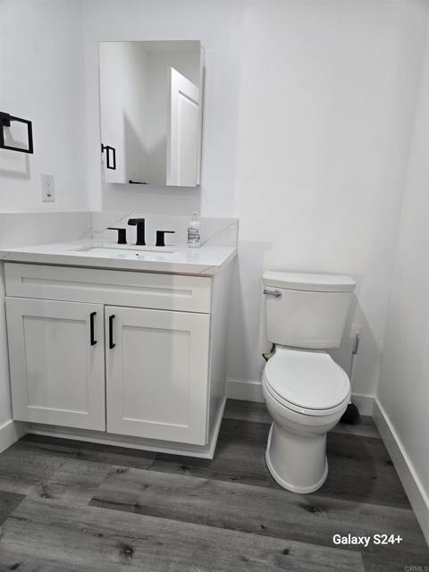 Building Photo - 110 W Island Ave