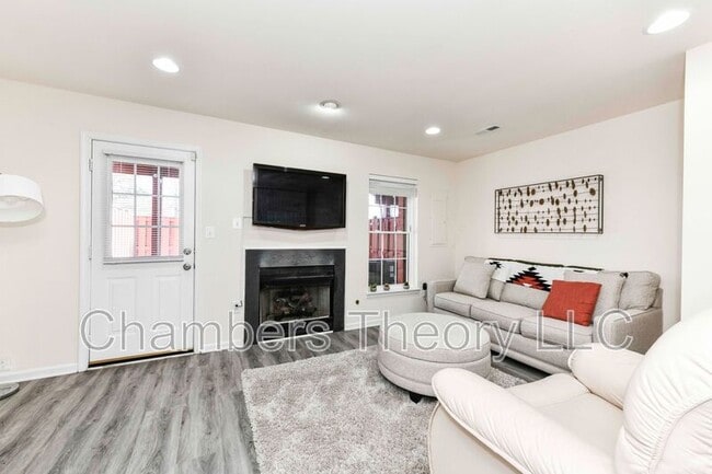 Building Photo - 6955 Cromarty Dr