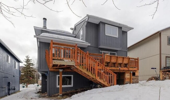 Building Photo - Cozy 3 Bedroom, 2.5 Bath Home in Eagle River