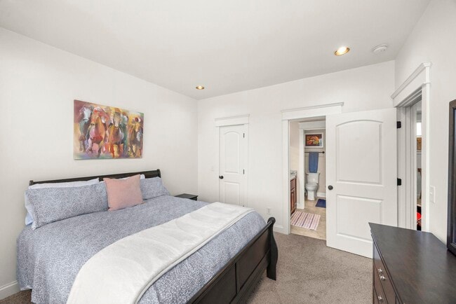 Building Photo - 4603B Lealand Ln