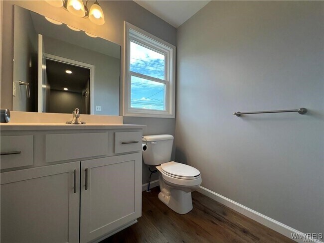 Building Photo - 1589 Center Rd