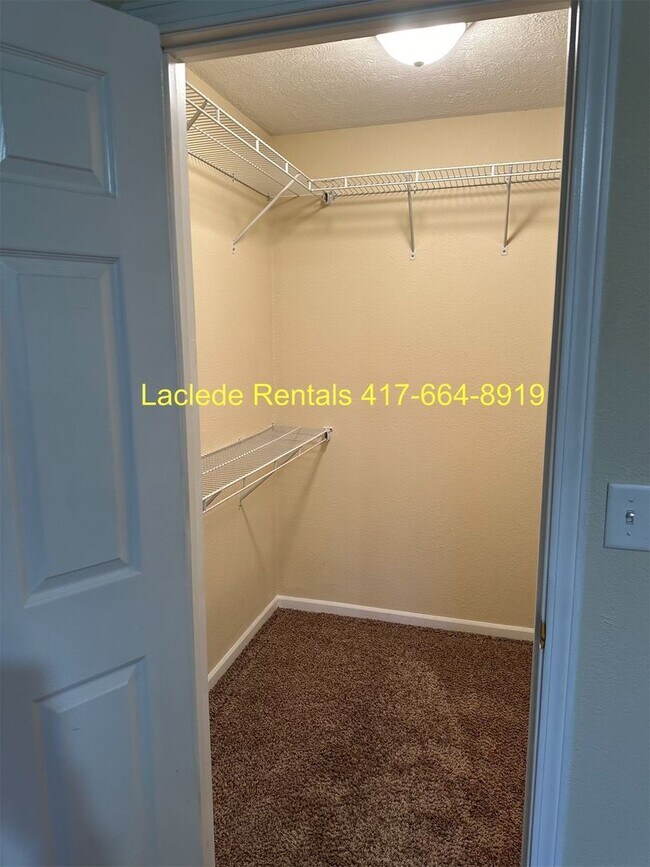 Building Photo - 3 Bedroom 2 Bathroom Duplex