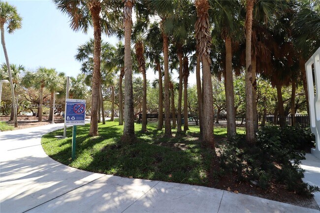 Building Photo - 540 74th St