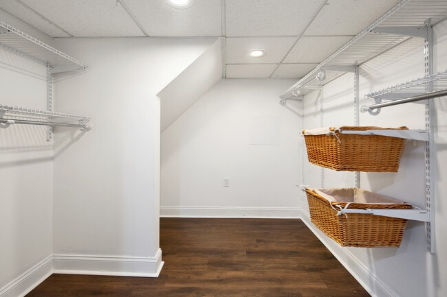 Building Photo - 1013 Stonegate Rd