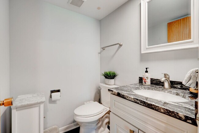 Building Photo - 132 Regency Dr