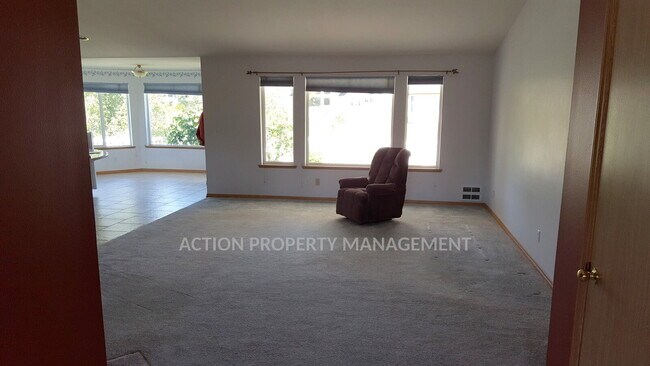 Building Photo - 2+ bed, 2 bath home in Sun Meadows, Sequim
