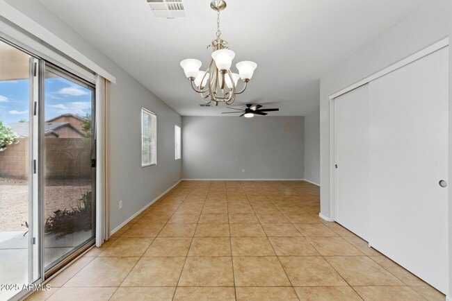 Building Photo - 11546 W Schleifer Dr