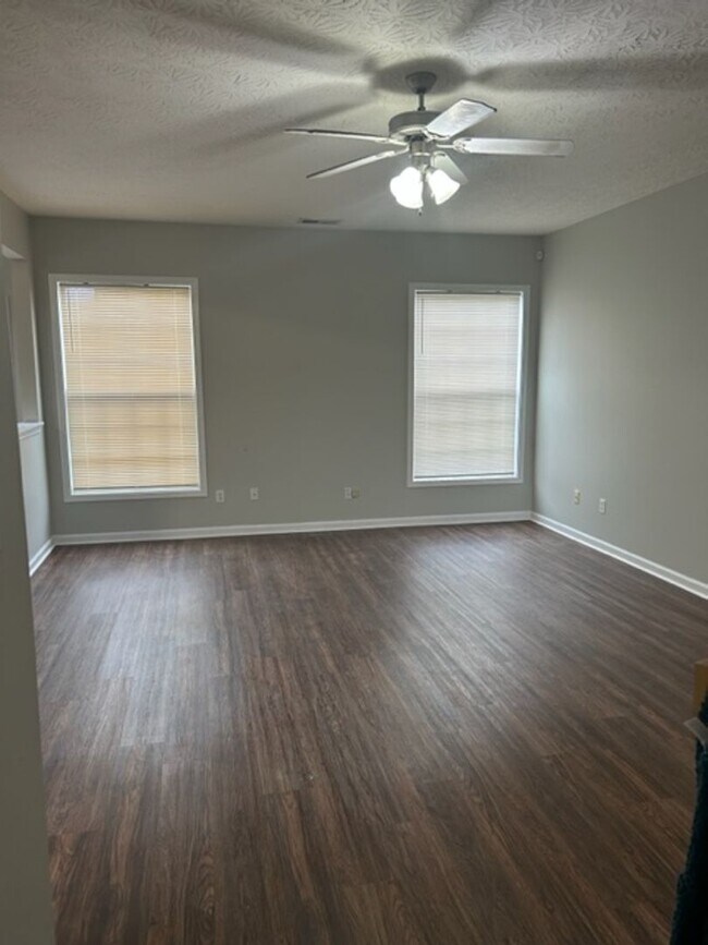 Building Photo - Winchester KY welcomes you home    20260804