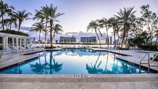 Building Photo - 3245 NE 184th St