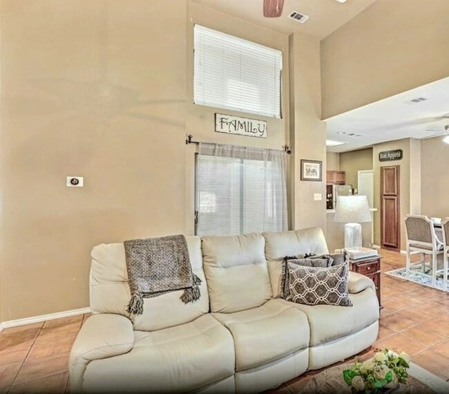 Building Photo - 209 Piccadilly Cir