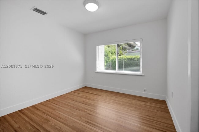 Building Photo - 1540 Sarria Ave