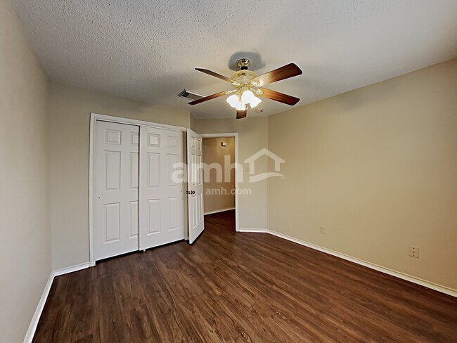 Building Photo - 8335 Tavern Pt
