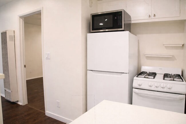 Building Photo - 733 Manhattan Beach Blvd