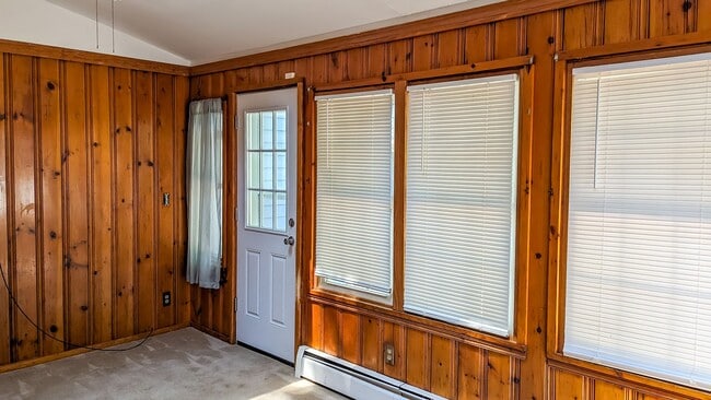 Building Photo - 3 Bedrooms, 1.5 Bathrooms - Guilderland Schools