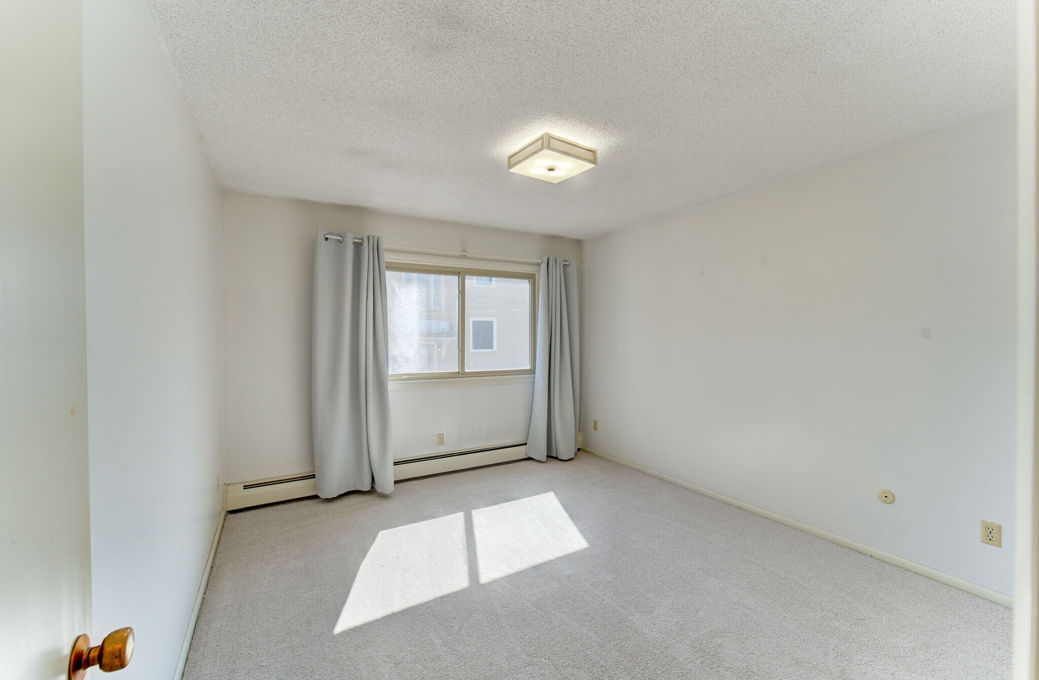 Building Photo - 410 6th Ave SW