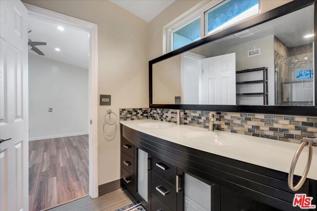 Building Photo - 5817 Lockhurst Dr
