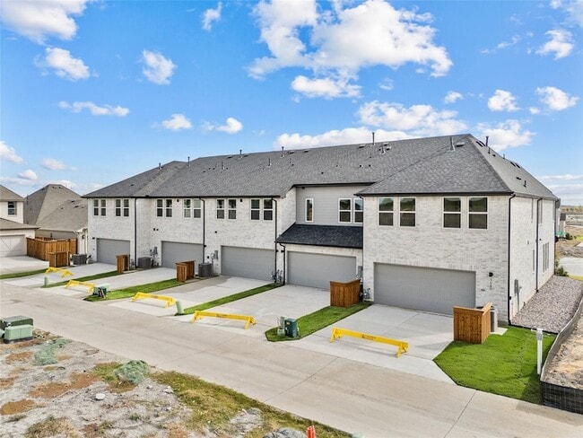 Building Photo - 9601 Dahlia Blvd