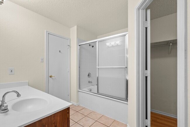 Building Photo - 2105 Capstan Dr
