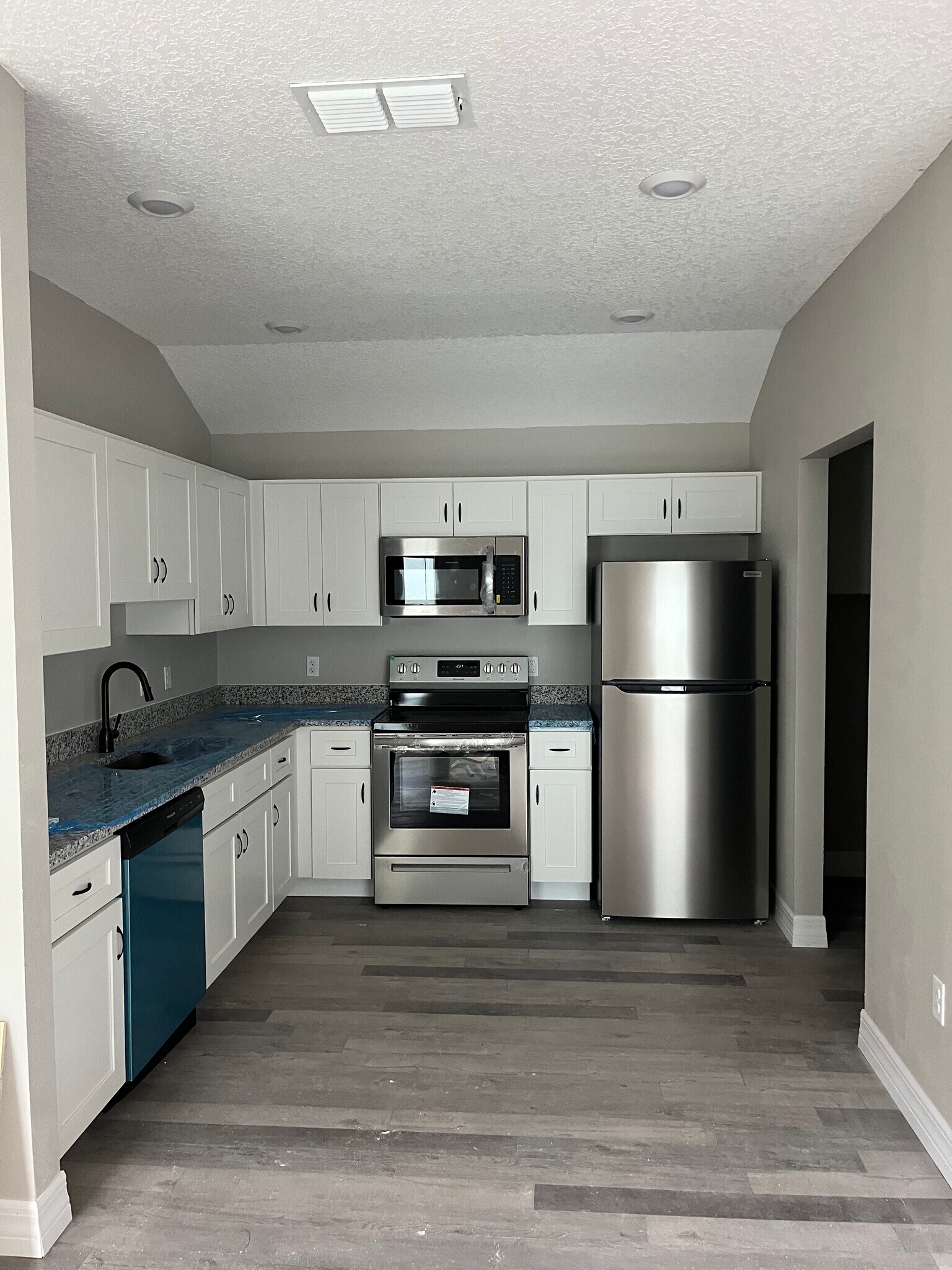 Building Photo - 536 1st St