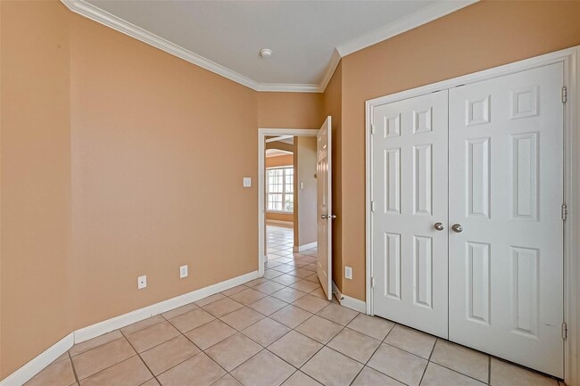 Building Photo - 7130 Pavilion Dr